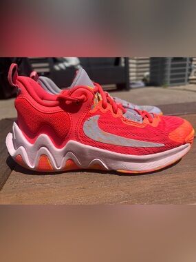 Nike Immortality 2 Hot Punch youth size 5
